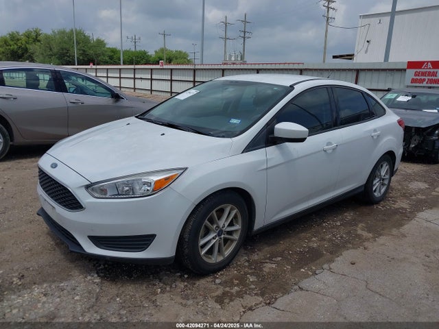 Ford FOCUS SE 2018 1FADP3F22JL292697 Image 2