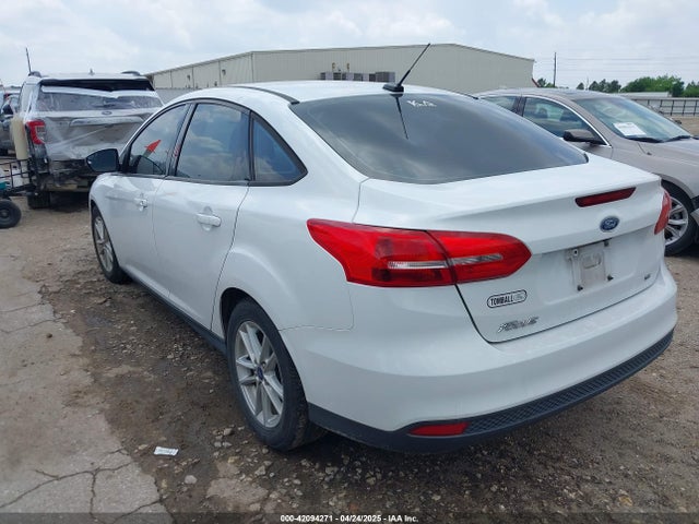 Ford FOCUS SE 2018 1FADP3F22JL292697 Image 3