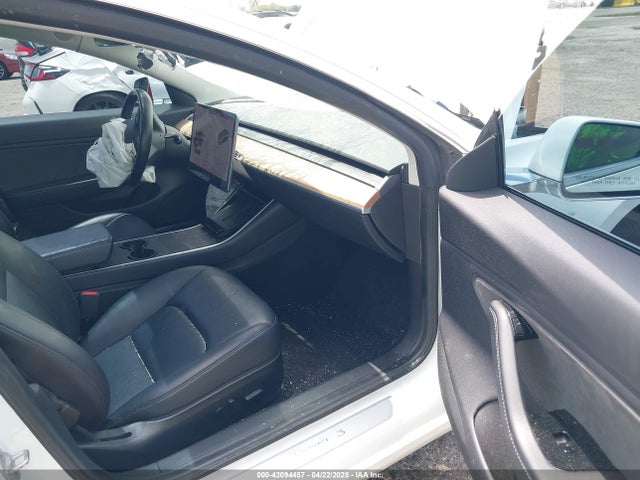 2019 TESLA MODEL 3 5YJ3E1EB1KF365760 Photo 4