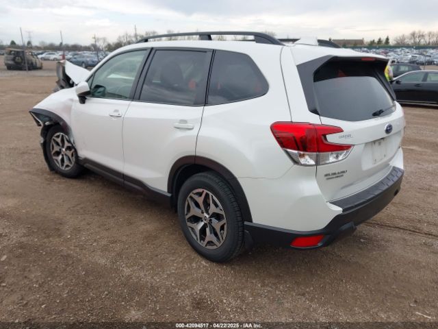 JF2SKAEC1KH447633 Subaru Forester Premium