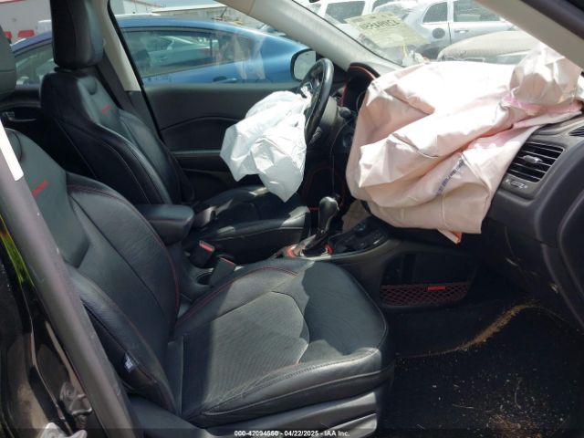 3C4NJDDB4HT646968 Jeep New Compass Trailhawk 4x4