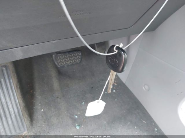 5TDKZ3DC6HS822945 Toyota Sienna Le 8 Passenger