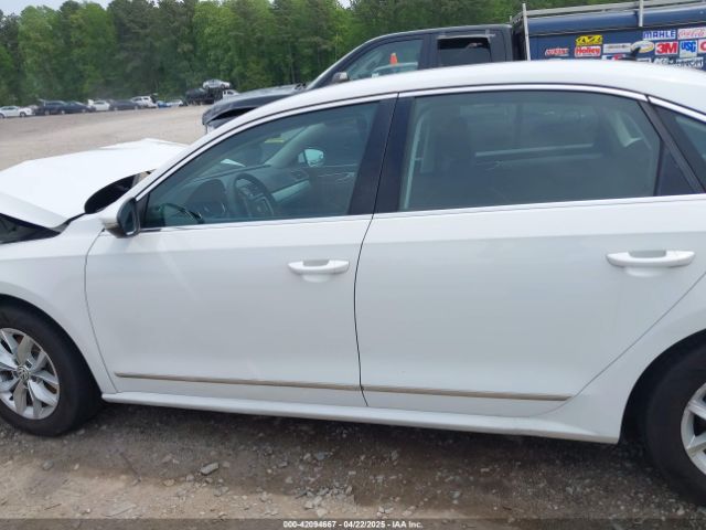 1VWAT7A31HC015952 Volkswagen Passat 1.8t S
