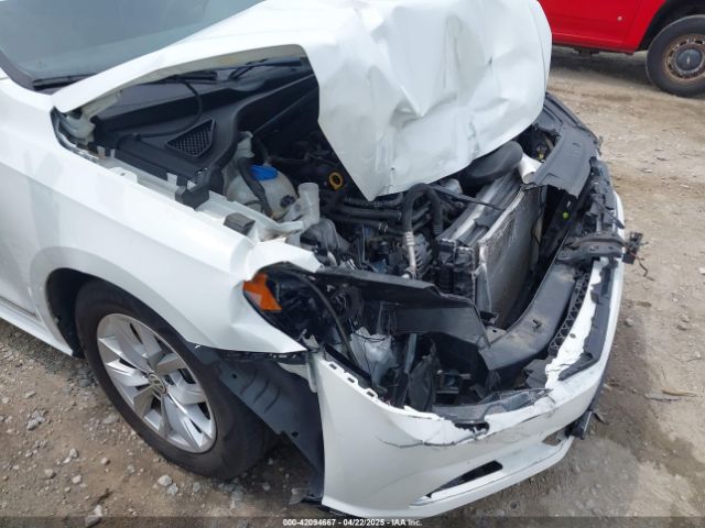 1VWAT7A31HC015952 Volkswagen Passat 1.8t S