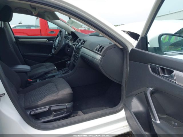 1VWAT7A31HC015952 Volkswagen Passat 1.8t S