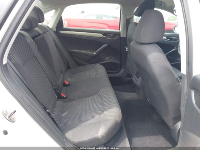 1VWAT7A31HC015952 Volkswagen Passat 1.8t S