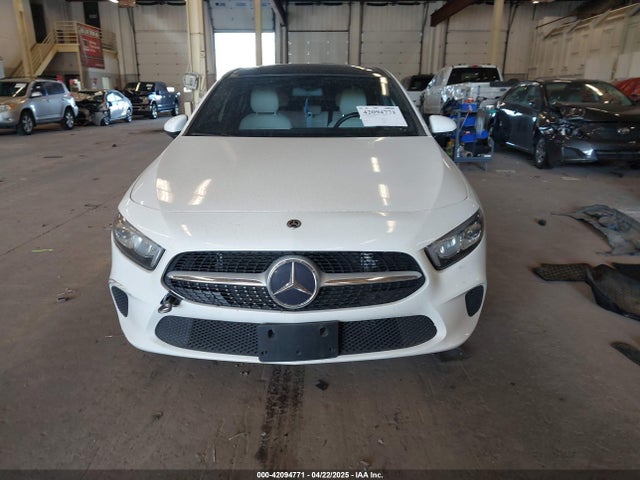 W1K3G4EB7MJ301221 Mercedes-Benz m260