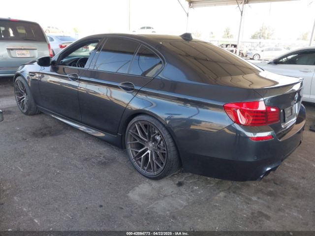 2016 BMW M5 WBSFV9C53GG343189 Photo 2