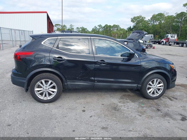 JN1BJ1CR5HW123634 Nissan Rogue Sport S
