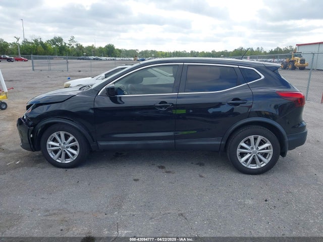 JN1BJ1CR5HW123634 Nissan Rogue Sport S
