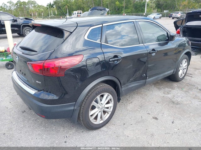 JN1BJ1CR5HW123634 Nissan Rogue Sport S