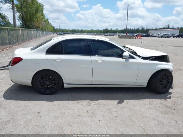 55SWF4JB4HU206451 Mercedes-Benz C 300 Luxury/sport