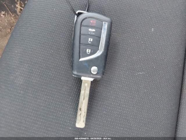 5YFB4MDEXRP123012 Toyota COROLLA LE