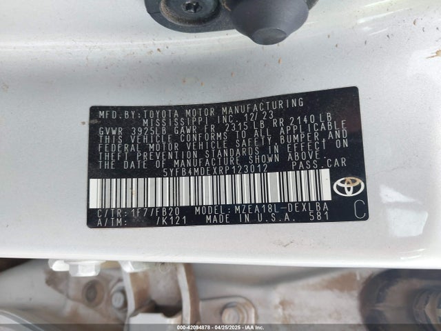 5YFB4MDEXRP123012 Toyota COROLLA LE