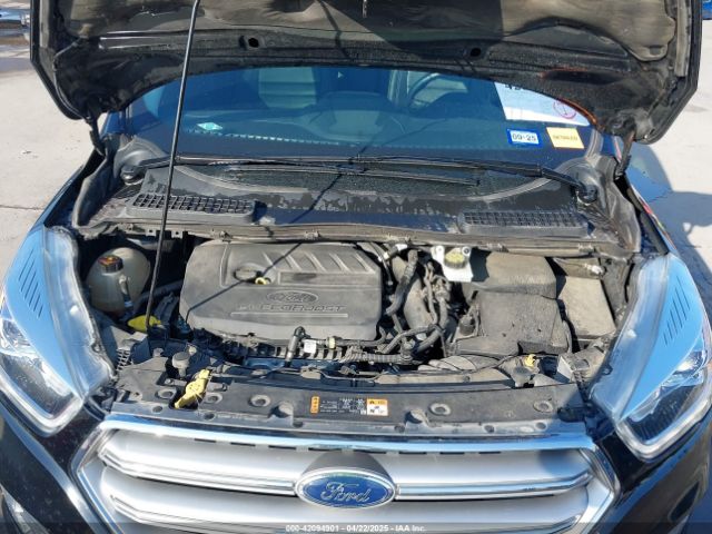 1FMCU0JD9HUE71213 Ford Escape Titanium