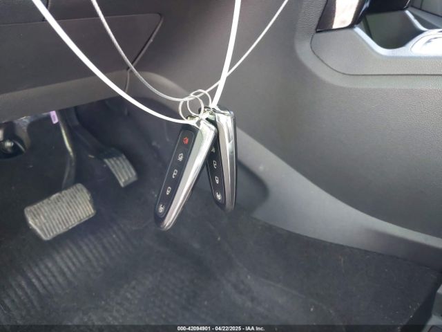 1FMCU0JD9HUE71213 Ford Escape Titanium