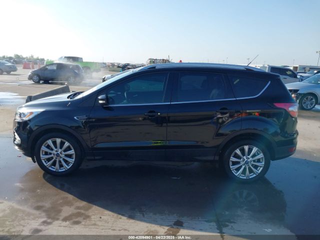 1FMCU0JD9HUE71213 Ford Escape Titanium