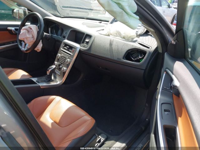 LYV402FM8GB111058 Volvo S60 Inscription T5 Drive-e Platinum
