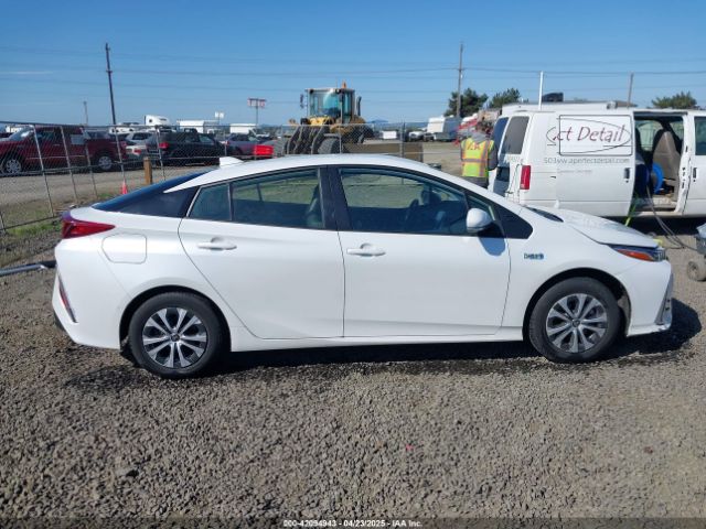 JTDKAMFP8N3198379 Toyota Prius Prime Limited
