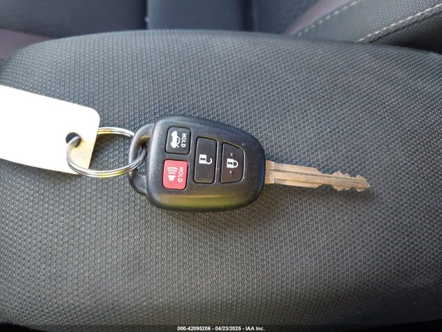 2T1BURHE8JC098641 Toyota COROLLA LE