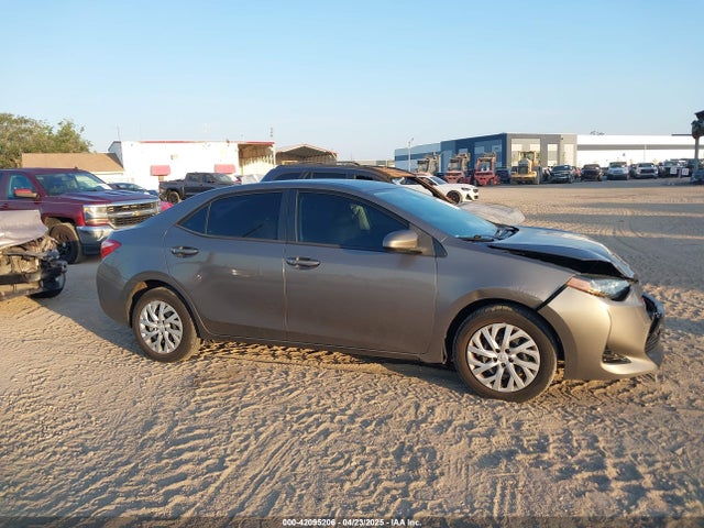 2T1BURHE8JC098641 Toyota COROLLA LE