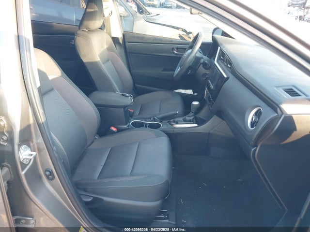 2T1BURHE8JC098641 Toyota COROLLA LE