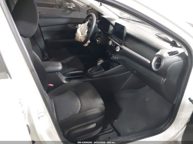 3KPF24AD5ME341579 KIA Forte Lxs