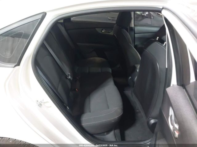 3KPF24AD5ME341579 KIA Forte Lxs