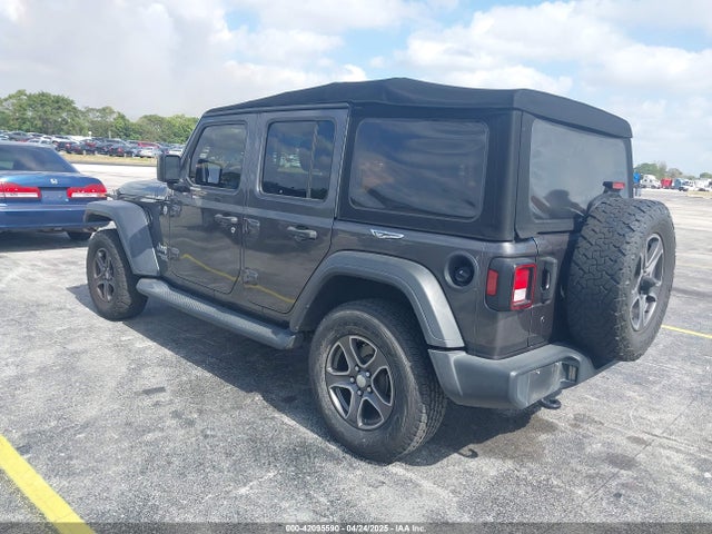 1C4HJXDGXJW165312 Jeep Wrangler Unlimited Sport S 4x4