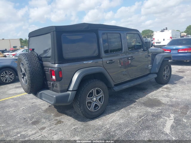 1C4HJXDGXJW165312 Jeep Wrangler Unlimited Sport S 4x4