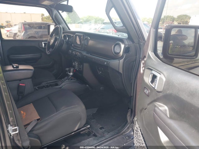 1C4HJXDGXJW165312 Jeep Wrangler Unlimited Sport S 4x4