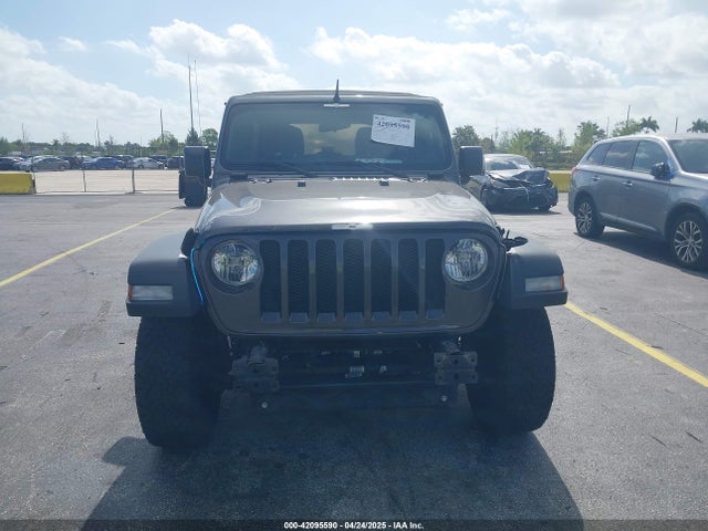 1C4HJXDGXJW165312 Jeep Wrangler Unlimited Sport S 4x4