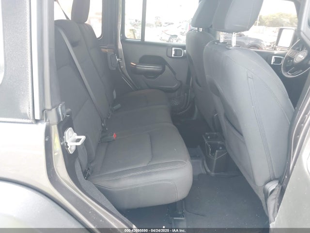 1C4HJXDGXJW165312 Jeep Wrangler Unlimited Sport S 4x4