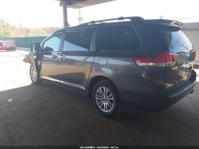 2014 TOYOTA SIENNA 5TDYK3DC5ES433949 Photo 2