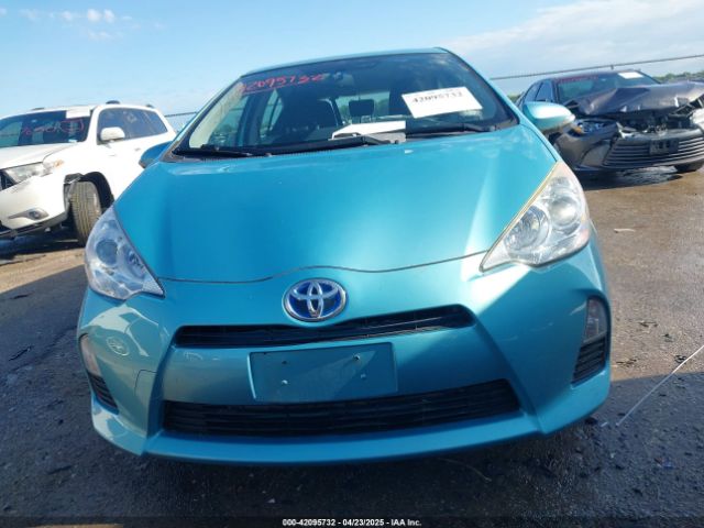 JTDKDTB32E1073930 Toyota Prius C Three