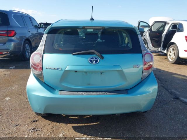 JTDKDTB32E1073930 Toyota Prius C Three