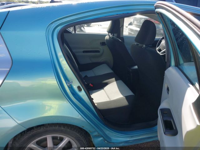 JTDKDTB32E1073930 Toyota Prius C Three