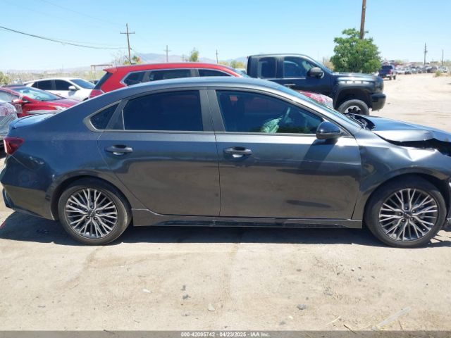 3KPF54AD0NE506964 KIA Forte Gt-line