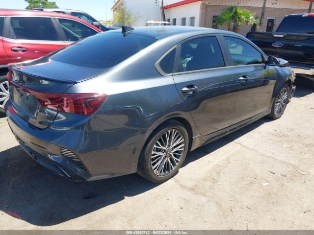 3KPF54AD0NE506964 KIA Forte Gt-line
