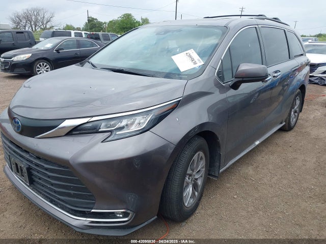 5TDYRKECXNS108735 Toyota SIENNA XLE