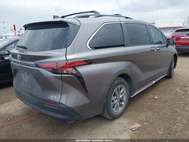 5TDYRKECXNS108735 Toyota SIENNA XLE