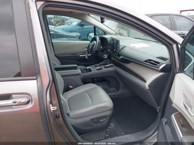 5TDYRKECXNS108735 Toyota SIENNA XLE