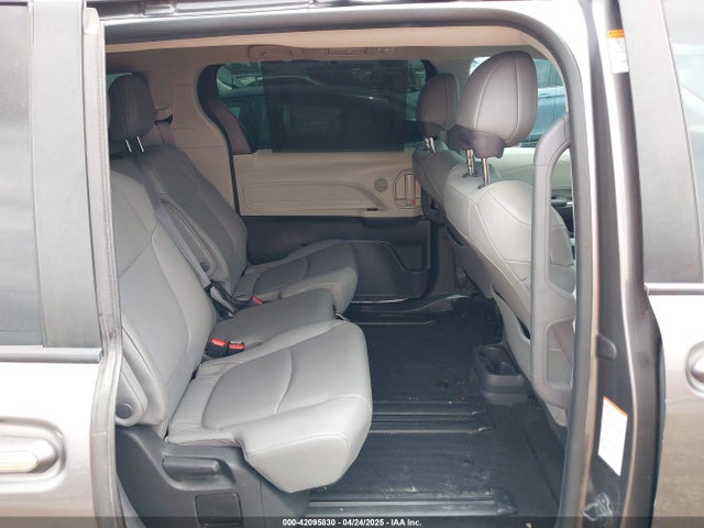 5TDYRKECXNS108735 Toyota SIENNA XLE
