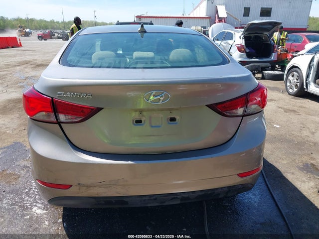 5NPDH4AE9FH559988 Hyundai ELANTRA SE