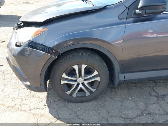 Toyota RAV4 LE 2017 JTMBFREV5HJ160803 Image 17