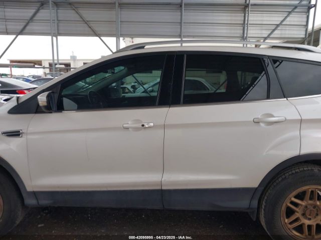 1FMCU0J91FUA27610 Ford Escape Titanium