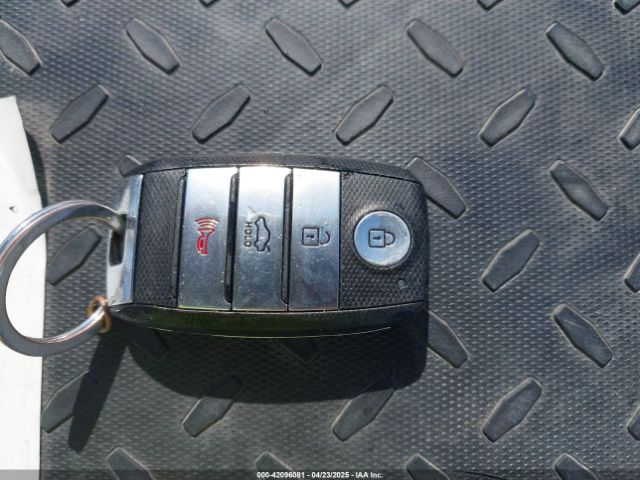 5XXGT4L39KG322754 KIA Optima S