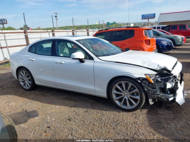 7JR102FK0MG093996 Volvo S60 T5 Momentum