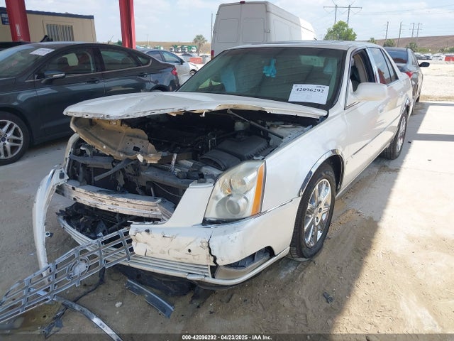 2011 CADILLAC DTS 1G6KH5E63BU117243 Photo 1