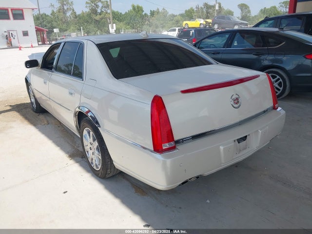 2011 CADILLAC DTS 1G6KH5E63BU117243 Photo 2